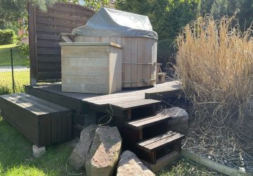 escalier en bois pour monter sur la terrasse