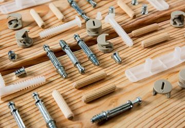 visserie et accessoires pour le montage d'un meuble en kit
